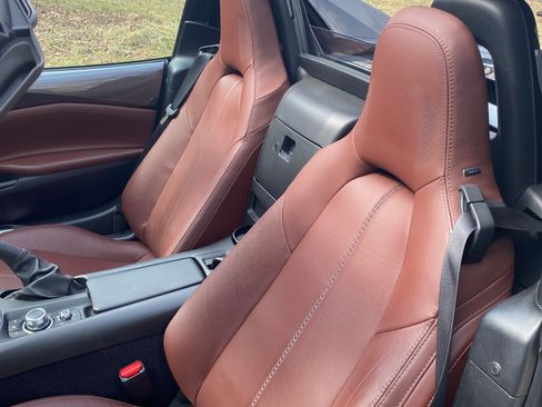 Used 2017 MAZDA MX-5 Miata RF Grand Touring image 9