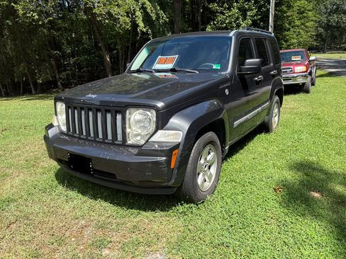 Used 2011 Jeep Liberty Sport w/ Popular Equipment Group image 2