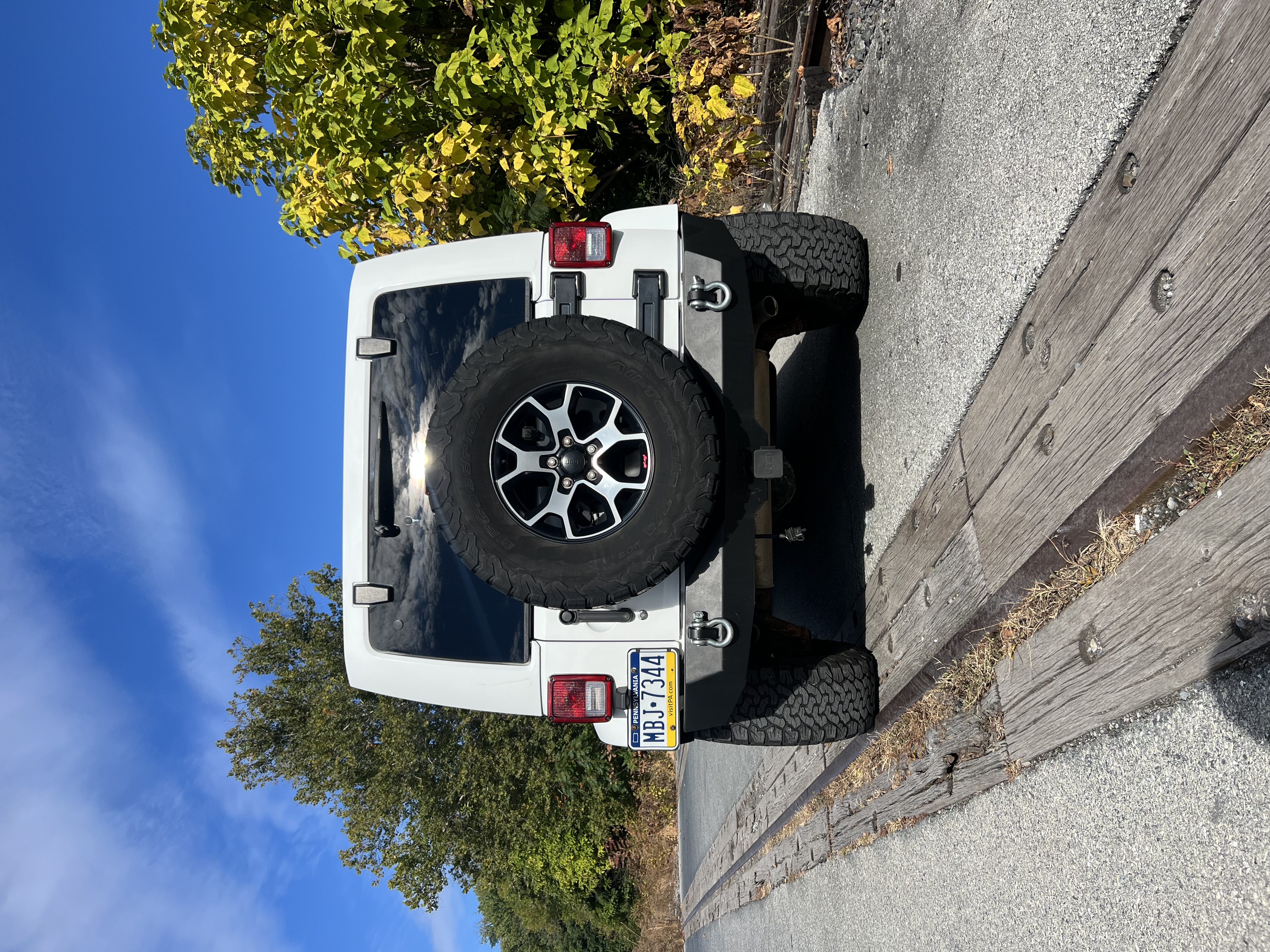 Used 2014 Jeep Wrangler Unlimited Rubicon w/ Connectivity Group AWD/4WD image 8