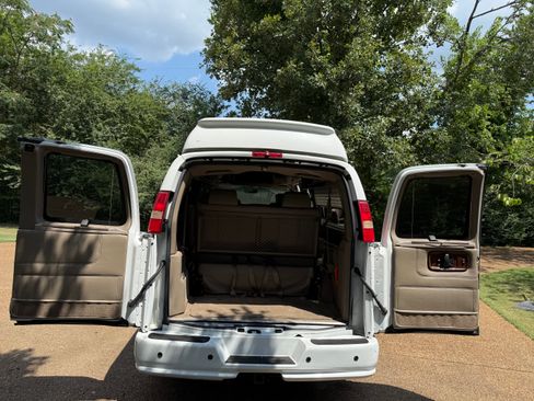 Used 2014 GMC Savana 2500 Extended RWD image 11
