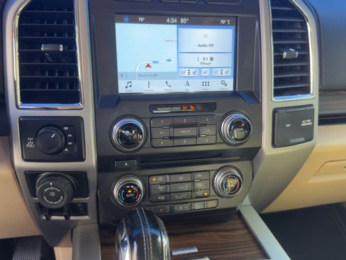 Used 2017 Ford F150 Lariat w/ Equipment Group 502A Luxury AWD/4WD image 8