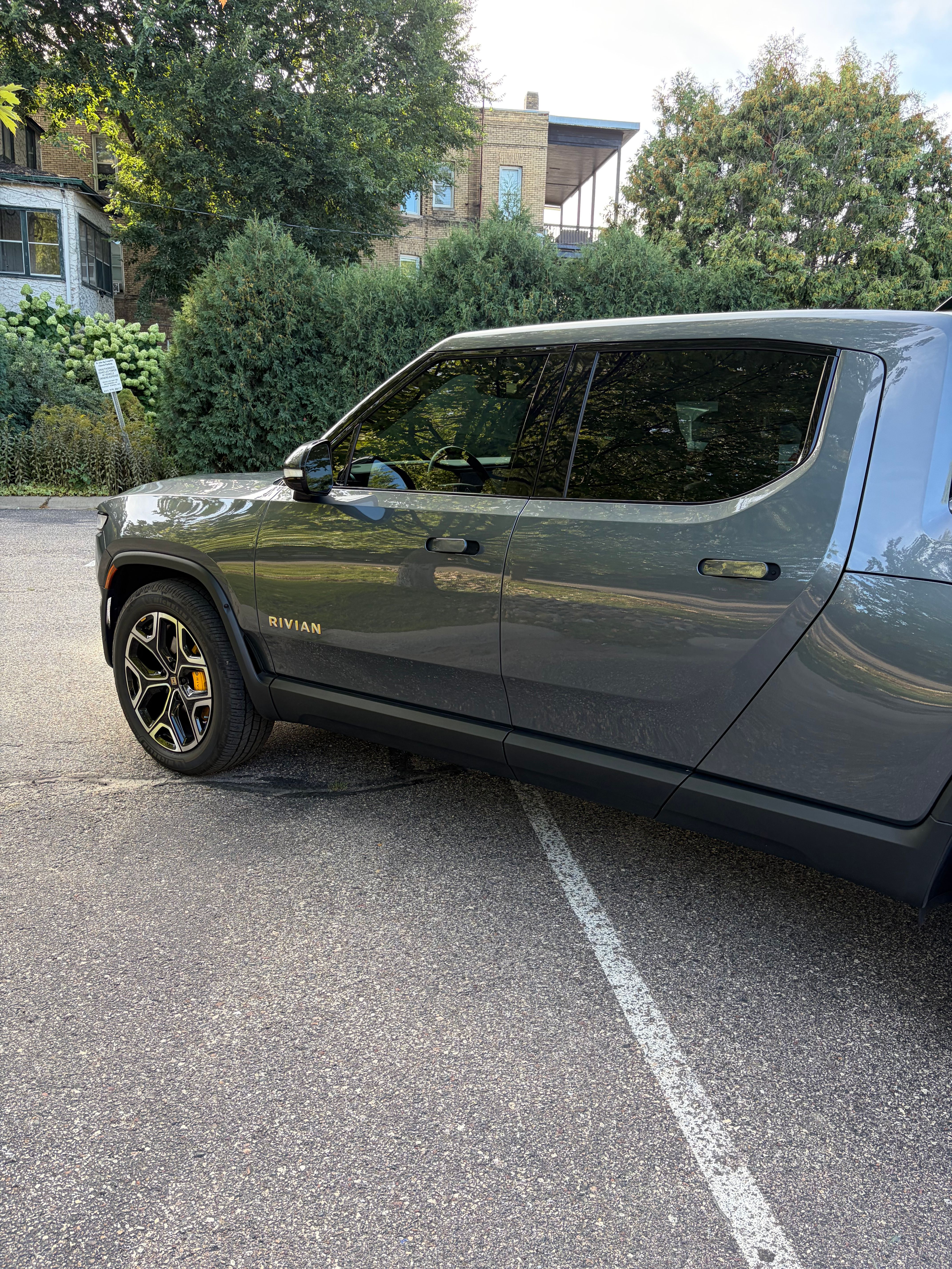 Used 2022 Rivian R1T Adventure AWD/4WD image 16