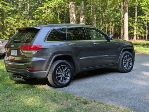 Used 2018 Jeep Grand Cherokee Limited AWD/4WD image 8