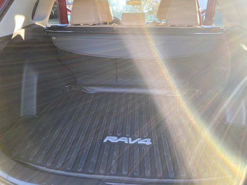 Used 2025 Toyota RAV4 XLE Premium image 9