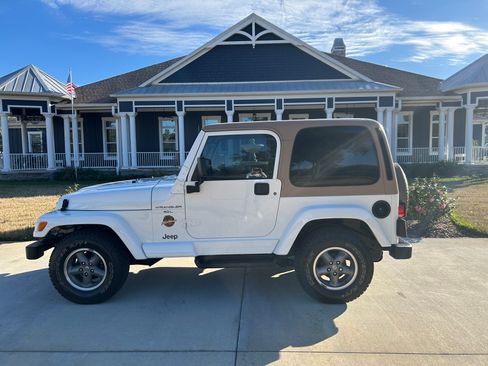 Used 1998 Jeep Wrangler Sahara image 1