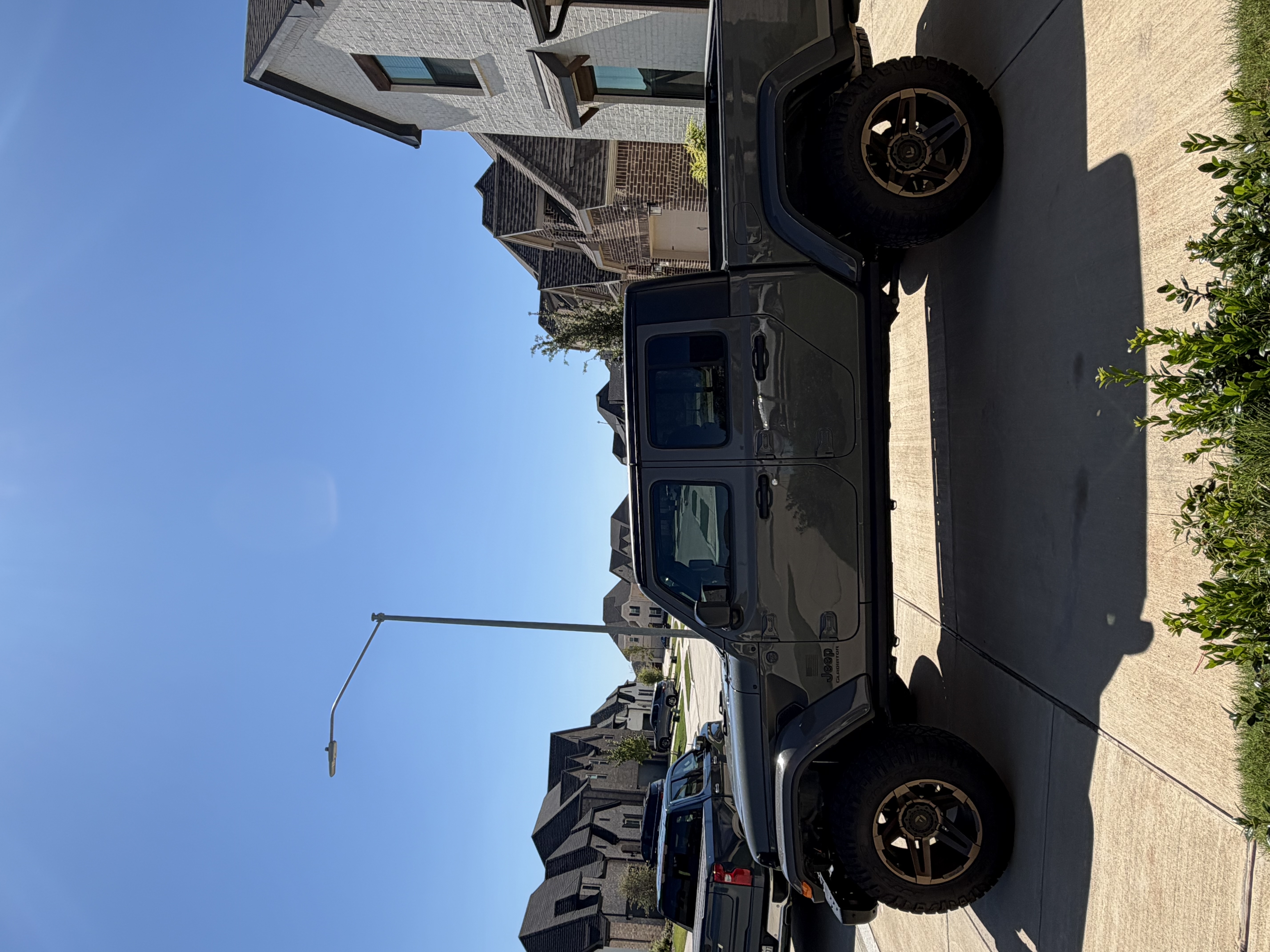 Used 2023 Jeep Gladiator Sport AWD/4WD image 6
