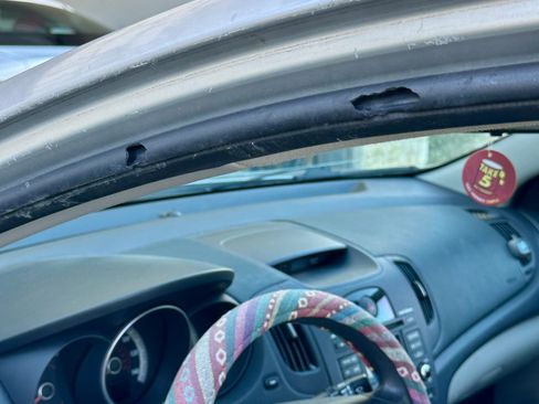 Used 2010 Kia Forte EX image 25