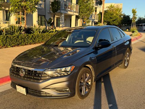 Used 2019 Volkswagen Jetta R-Line image 4