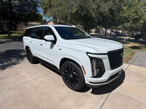 Used 2026 Cadillac Escalade Platinum Sport w/ LPO, ONYX Package AWD/4WD image 4