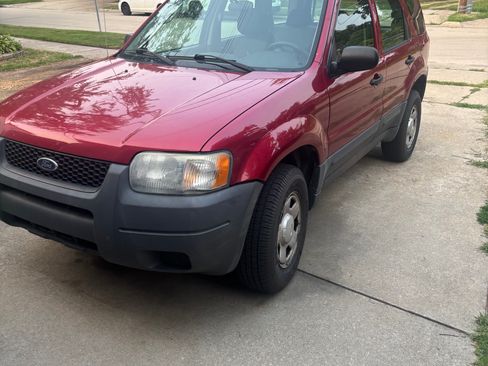 Used 2004 Ford Escape XLS AWD/4WD image 2