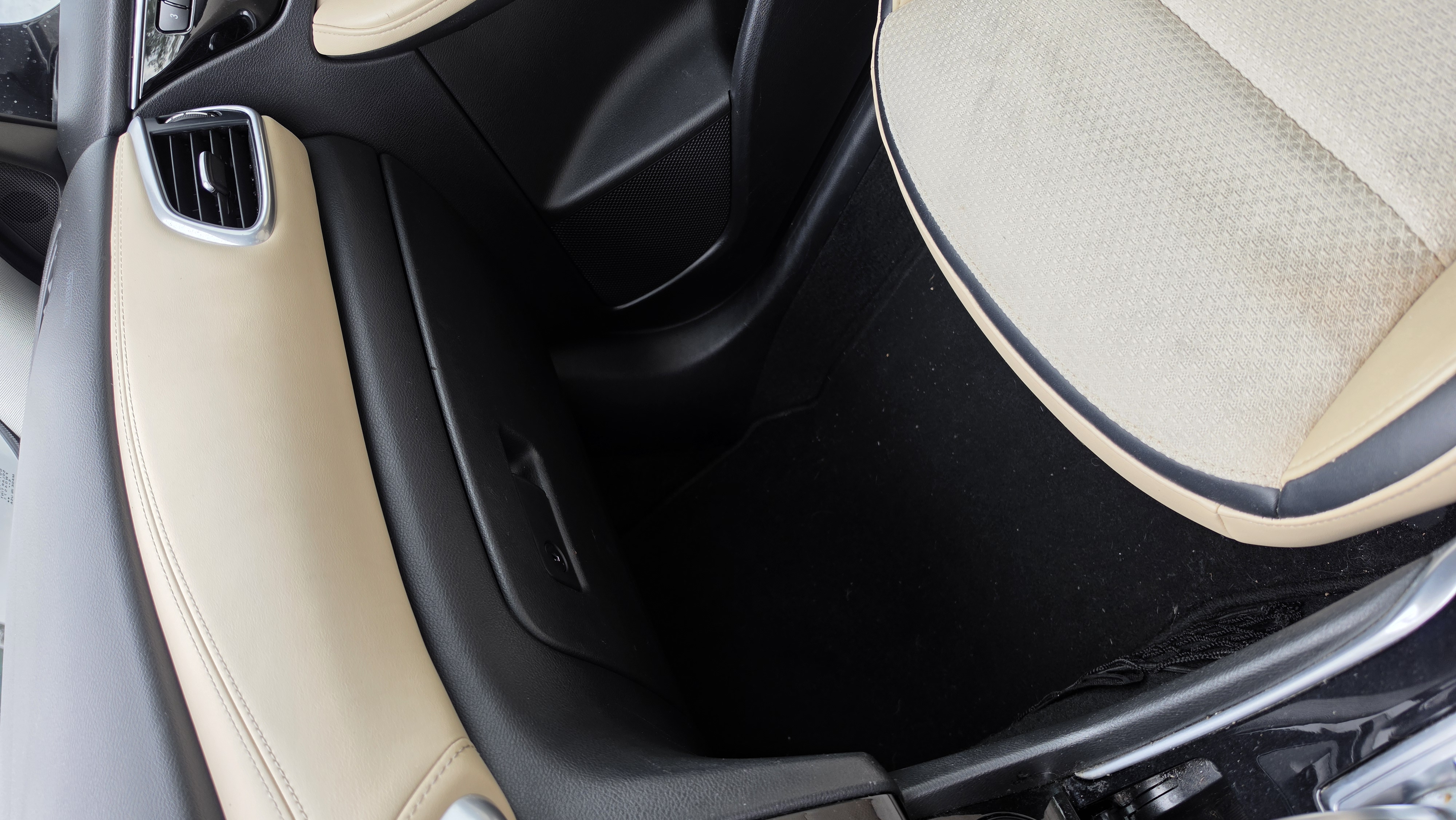 Used 2019 INFINITI QX30 FWD image 10
