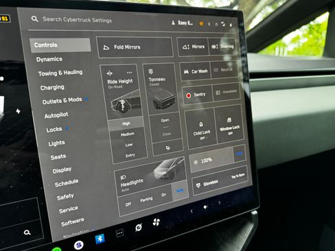 Used 2025 Tesla Cybertruck AWD Crew Cab image 25