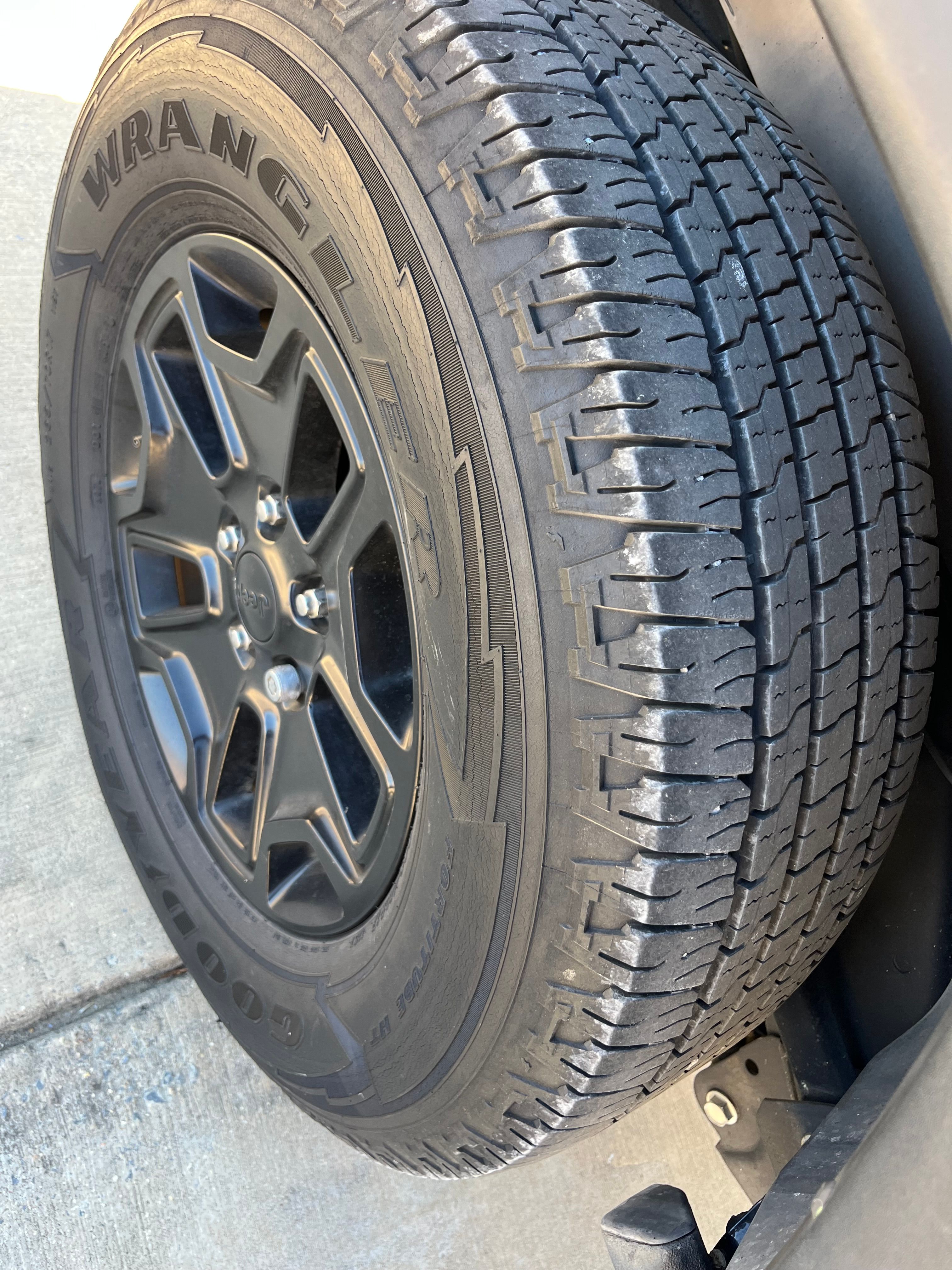 Used 2013 Jeep Wrangler Unlimited Sahara AWD/4WD image 13