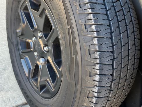 Used 2013 Jeep Wrangler Unlimited Sahara image 13