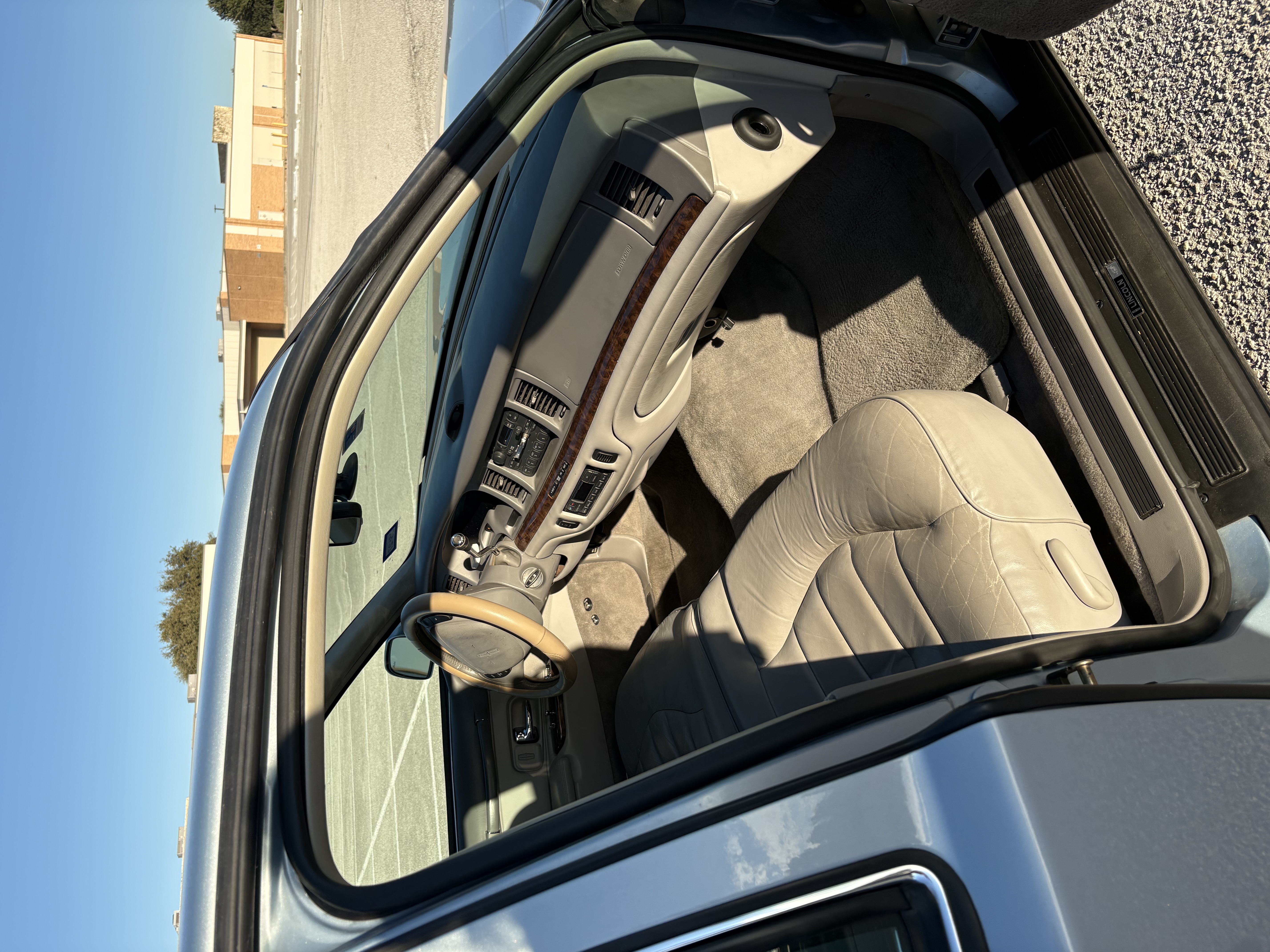 Used 1997 Lincoln Town Car Executive RWD image 5