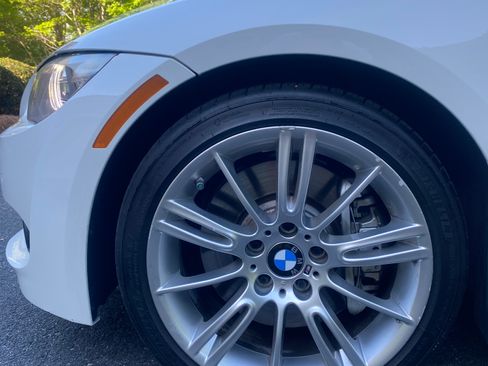 Used 2012 BMW 335i Convertible image 10