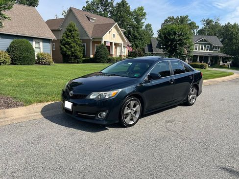 Used 2014 Toyota Camry SE FWD image 4