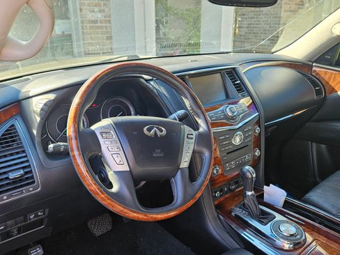 Used 2015 INFINITI QX80 Sport Utility 4D w/ Deluxe Technology Package image 12