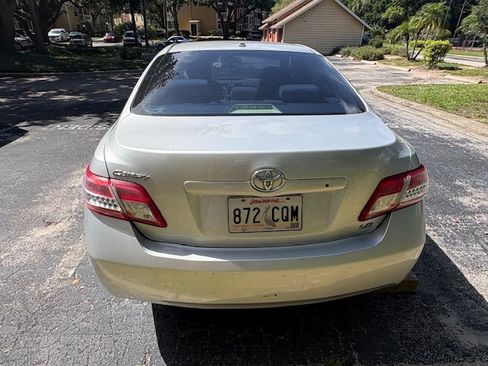Used 2010 Toyota Camry LE FWD image 5