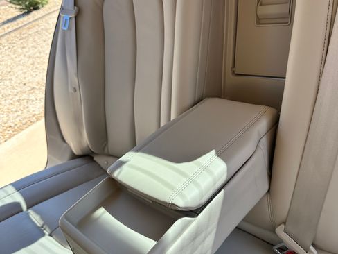 Used 2017 Lincoln Continental Select image 19