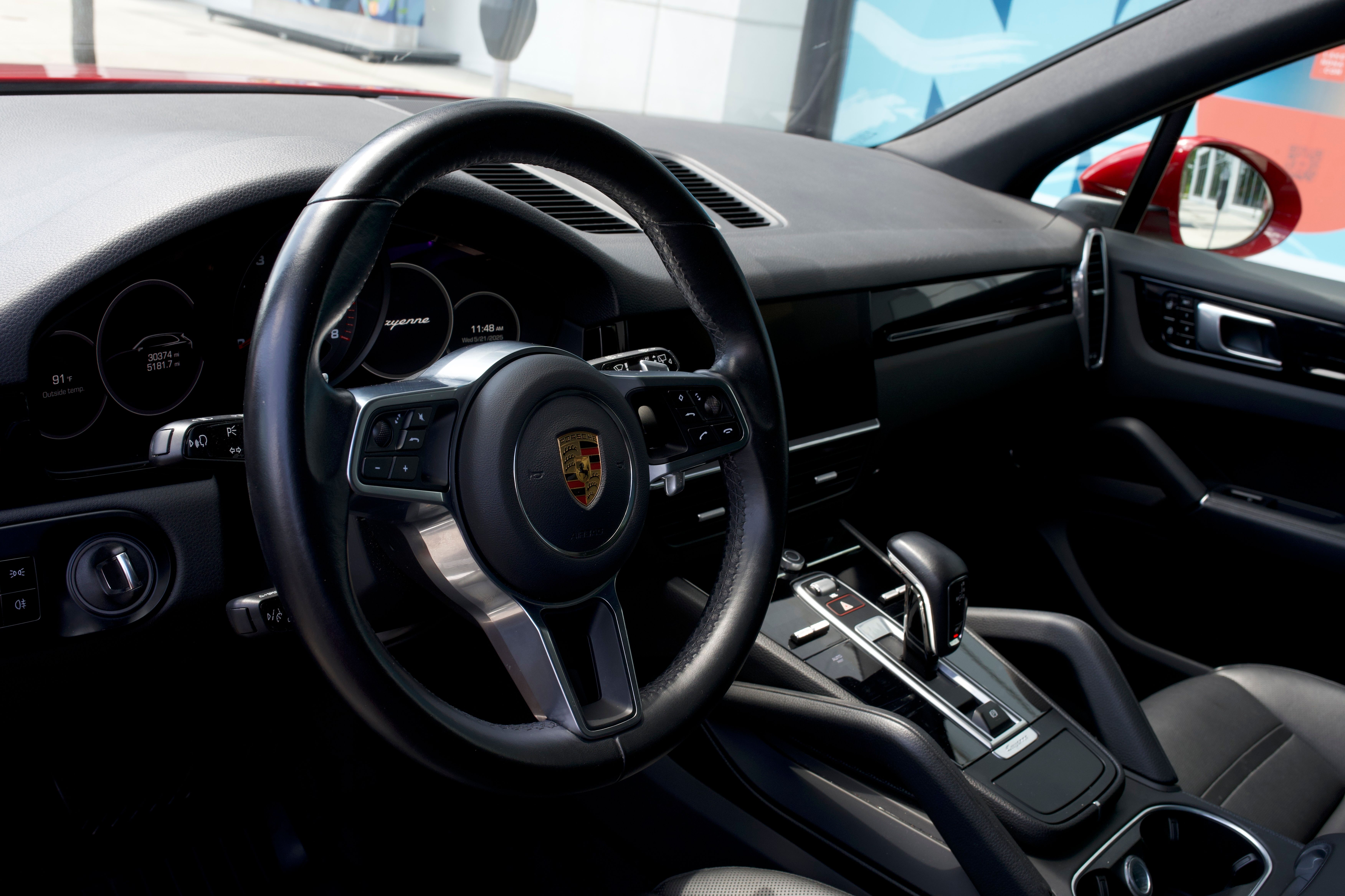 Used 2021 Porsche Cayenne w/ Premium Package AWD/4WD image 8