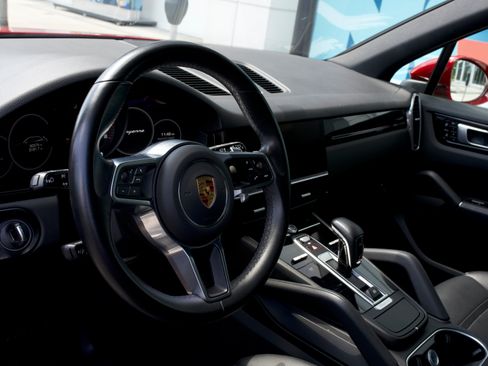 Used 2021 Porsche Cayenne w/ Premium Package AWD/4WD image 8