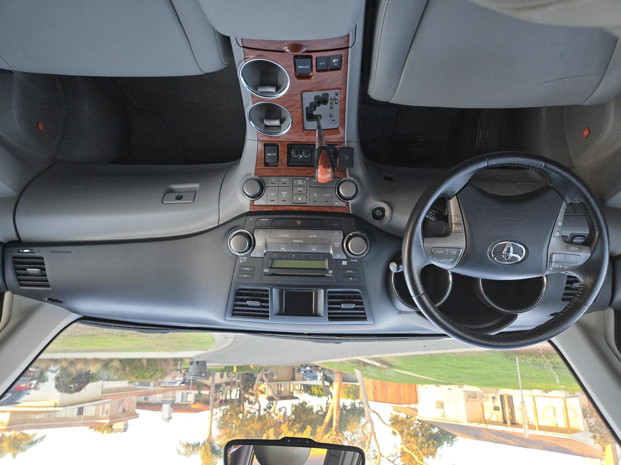Used 2010 Toyota Highlander Limited w/ Extra Value Pkg 7 AWD/4WD image 6