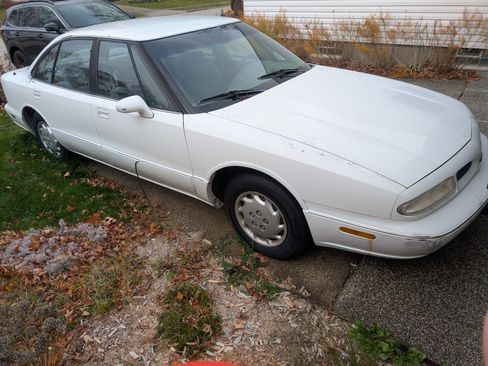 Used 1998 Oldsmobile 88 image 4