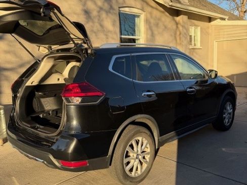 Used 2017 Nissan Rogue SV image 12