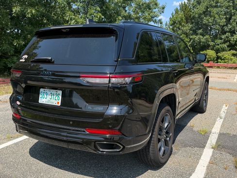 Used 2023 Jeep Grand Cherokee 30th Anniversary AWD/4WD image 8