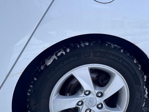 Used 2014 Hyundai Elantra SE image 6