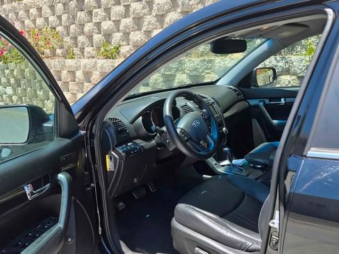 Used 2012 Kia Sorento SX image 6