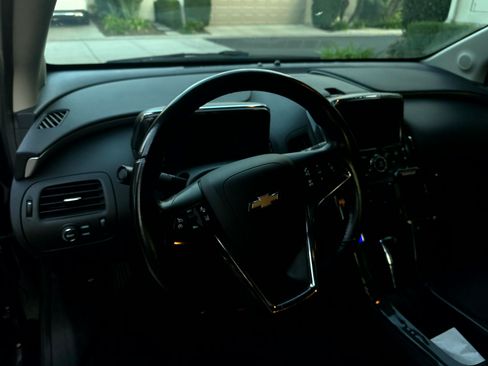 Used 2014 Chevrolet Volt Premium w/ Premium Trim Package image 9