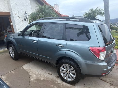Used 2011 Subaru Forester 2.5X Premium w/ All-Weather Pkg image 2