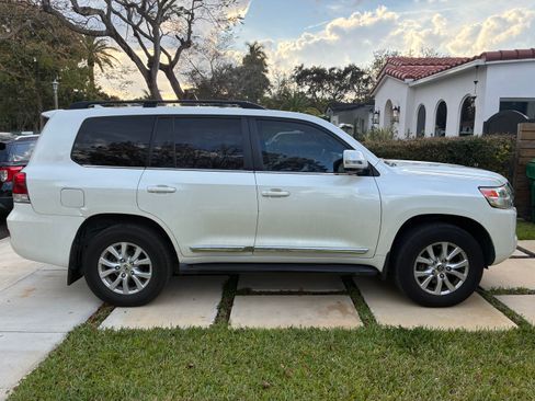Used 2016 Toyota Land Cruiser image 5