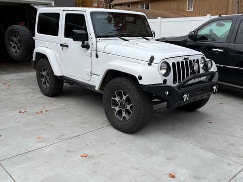 Used 2016 Jeep Wrangler Sahara AWD/4WD image 5