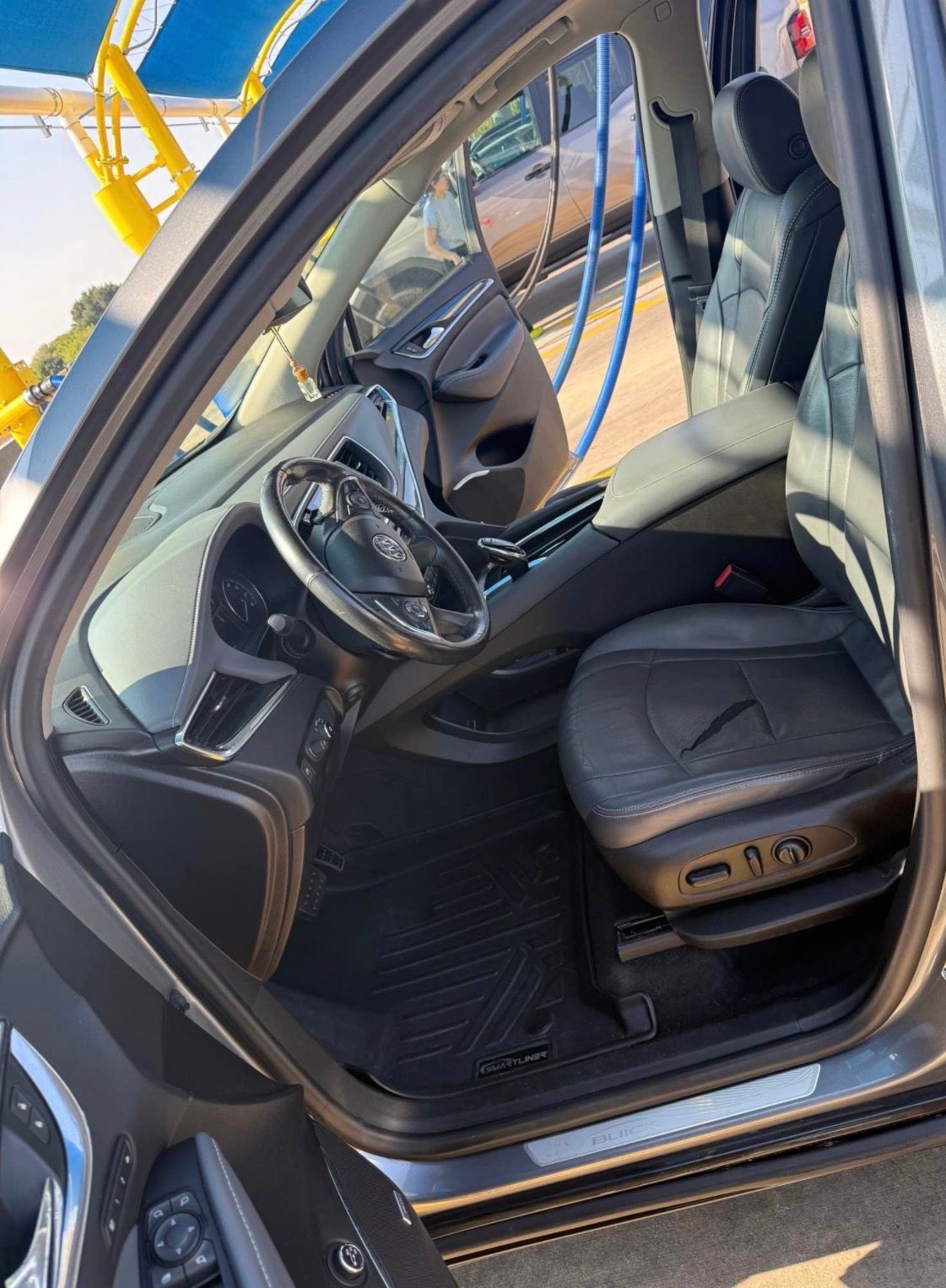 Used 2018 Buick Enclave Premium w/ Experience Buick Package FWD image 4