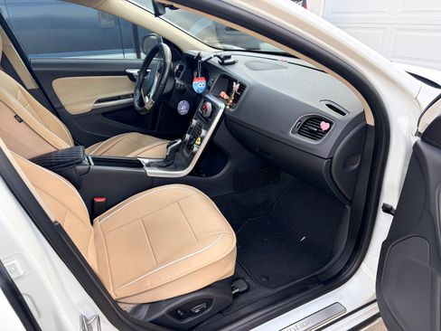 Used 2017 Volvo S60 T5 Inscription FWD image 4