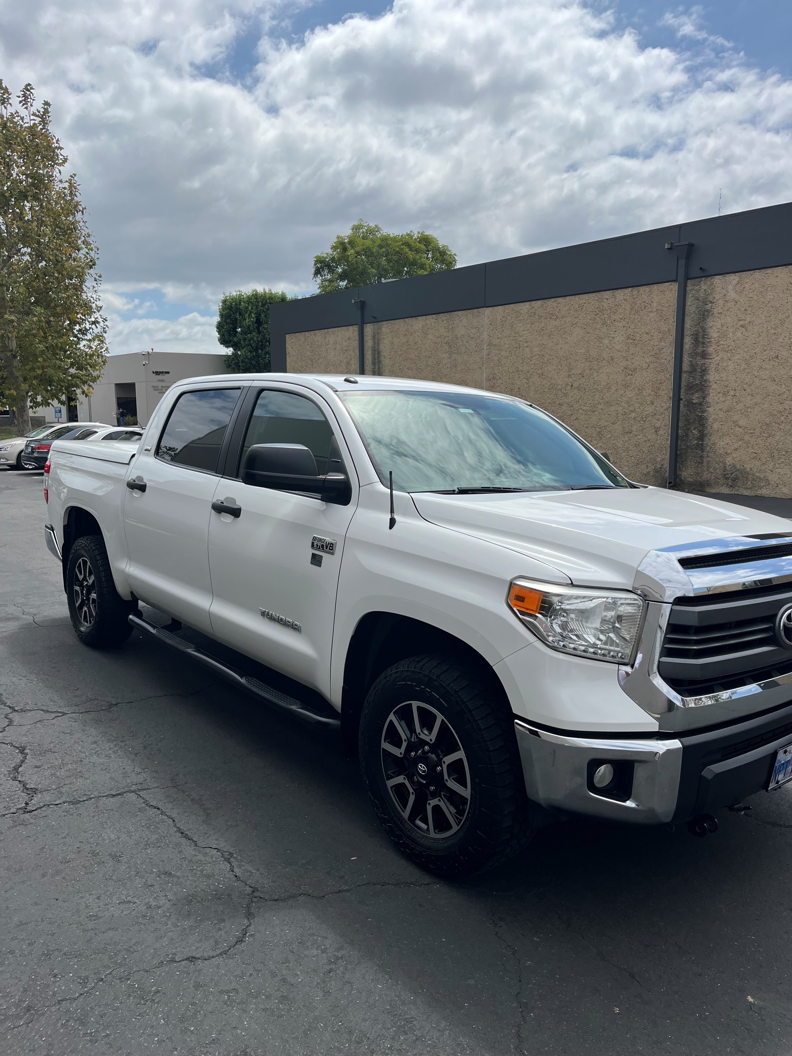 Used 2015 Toyota Tundra SR5 w/ TRD Off Road Package AWD/4WD image 11