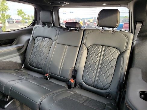 Used 2022 Jeep Grand Wagoneer Series III w/ Rear Seat Video Group 1 image 10