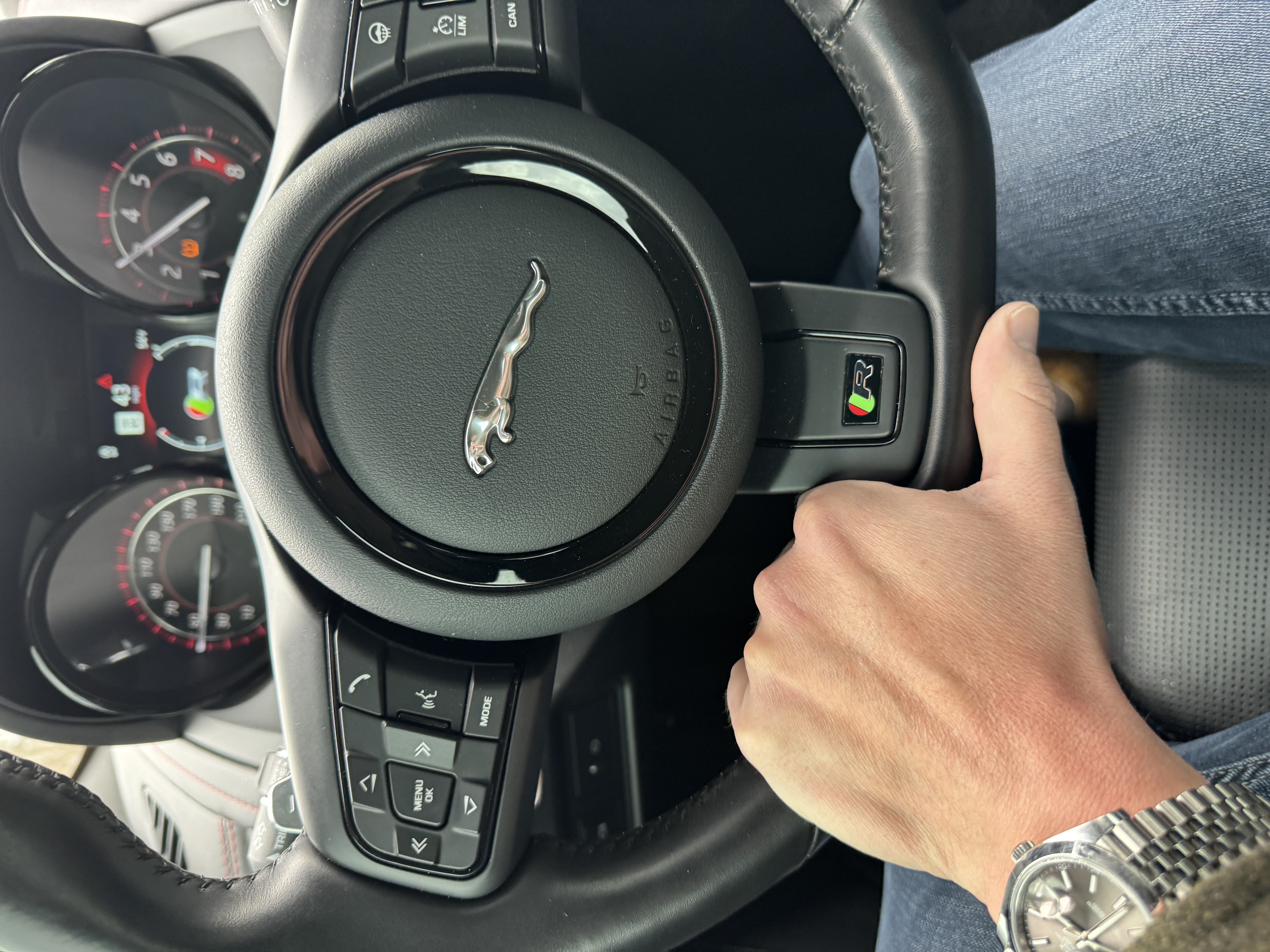 Used 2019 Jaguar F-TYPE R AWD/4WD image 2
