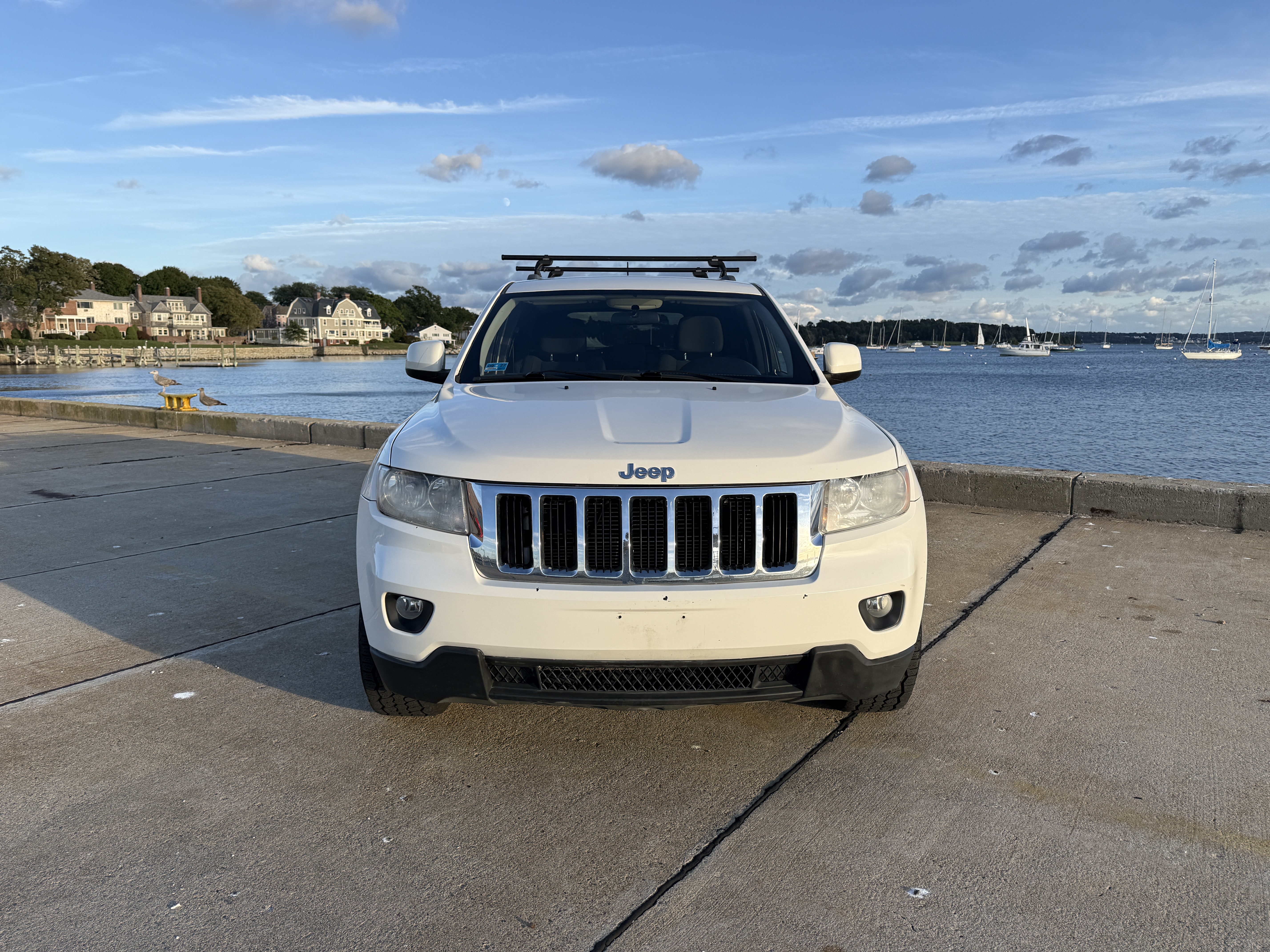 Used 2011 Jeep Grand Cherokee Laredo AWD/4WD image 4
