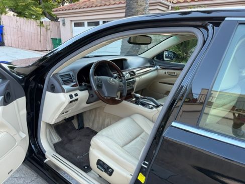 Used 2017 Lexus LS 460 w/ Comfort Package RWD image 10