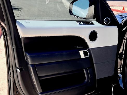 Used 2020 Land Rover Range Rover Sport HST image 15