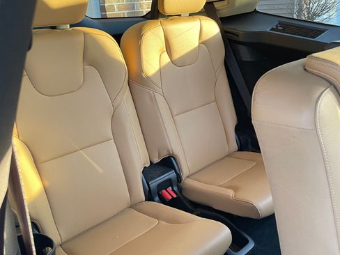 Used 2016 Volvo XC90 T6 Momentum w/ Momentum Plus Package image 9