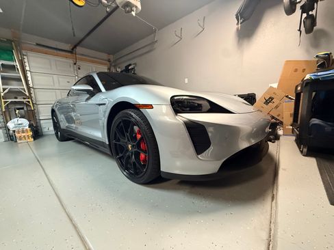 Used 2022 Porsche Taycan GTS AWD/4WD image 2