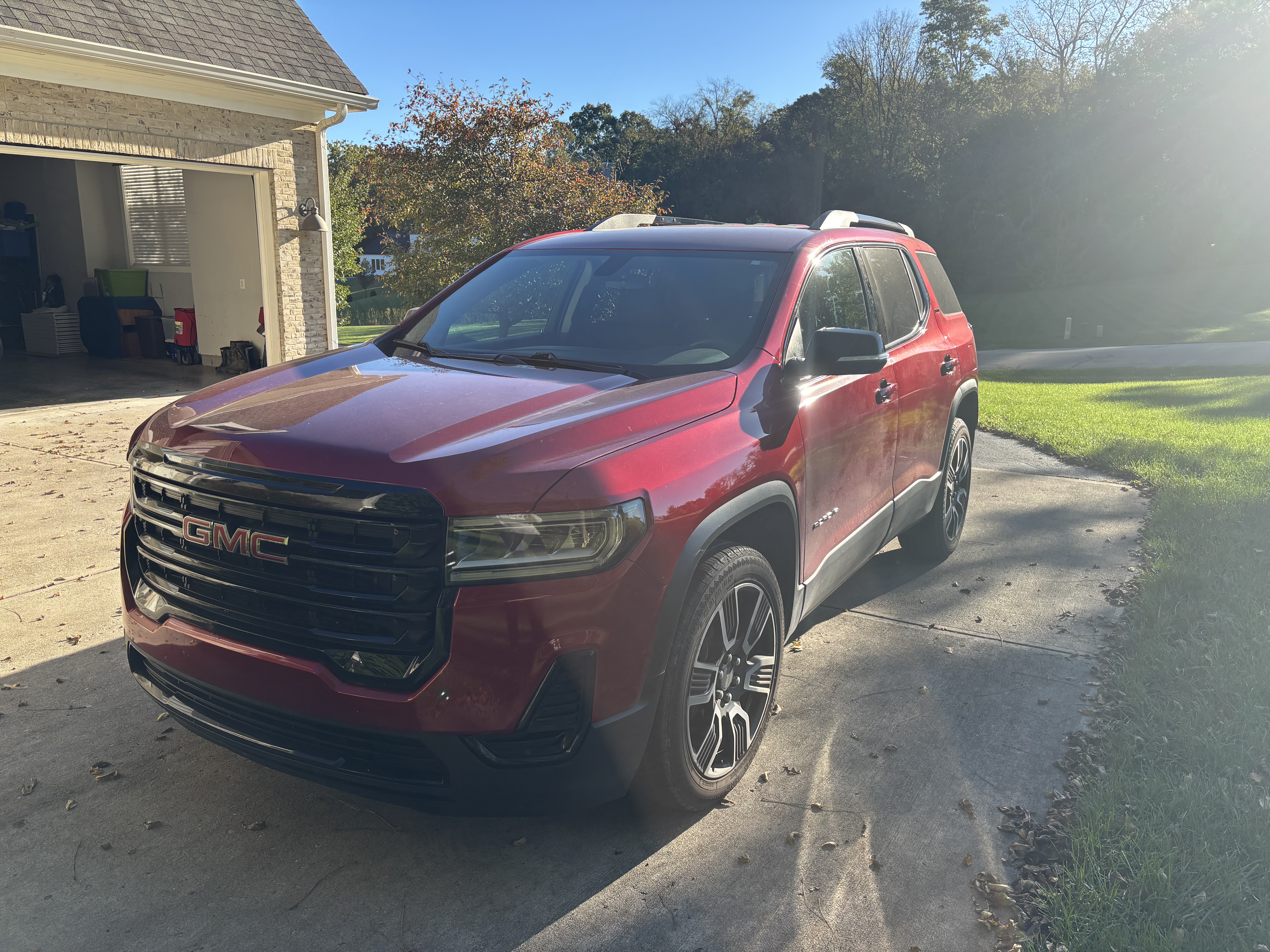 Used 2021 GMC Acadia SLE w/ Driver Convenience Package FWD image 6