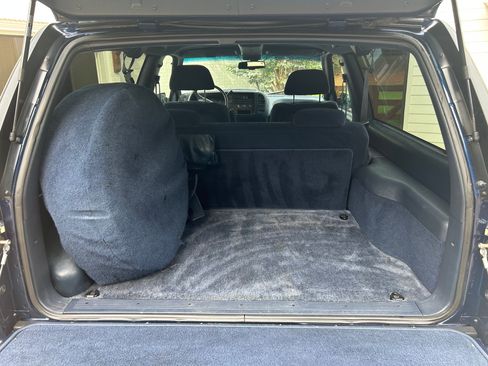 Used 1995 Chevrolet Tahoe 4WD 2-Door image 23