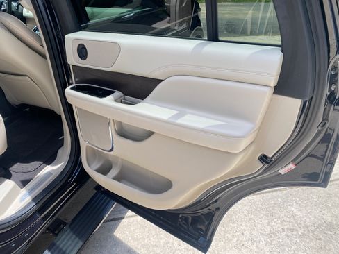 Used 2019 Lincoln Navigator Select RWD image 15