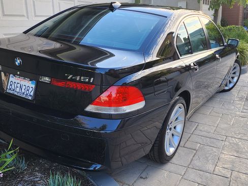 Used 2005 BMW 745i image 9